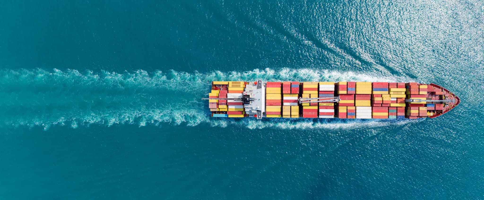 ميناء حاويات وممر لوجستي